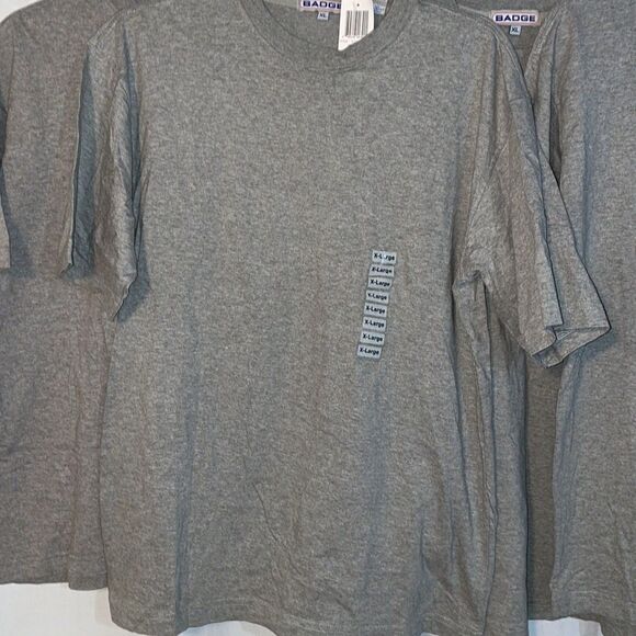 Four gray badge T-shirts - Picture 3 of 5